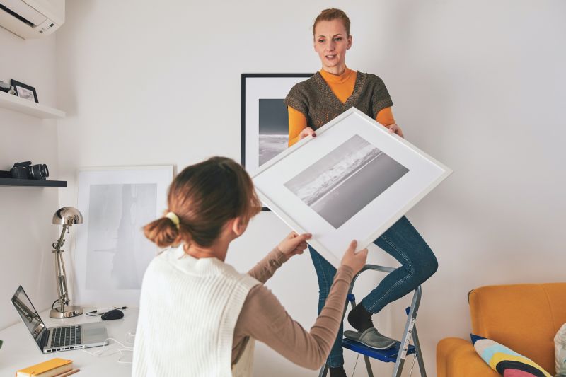 Picture Hanging Service in Kansas City, KS